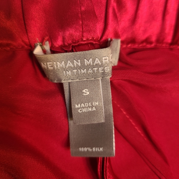 NWOT, women's 100% silk pajamas - Picture 7 of 7